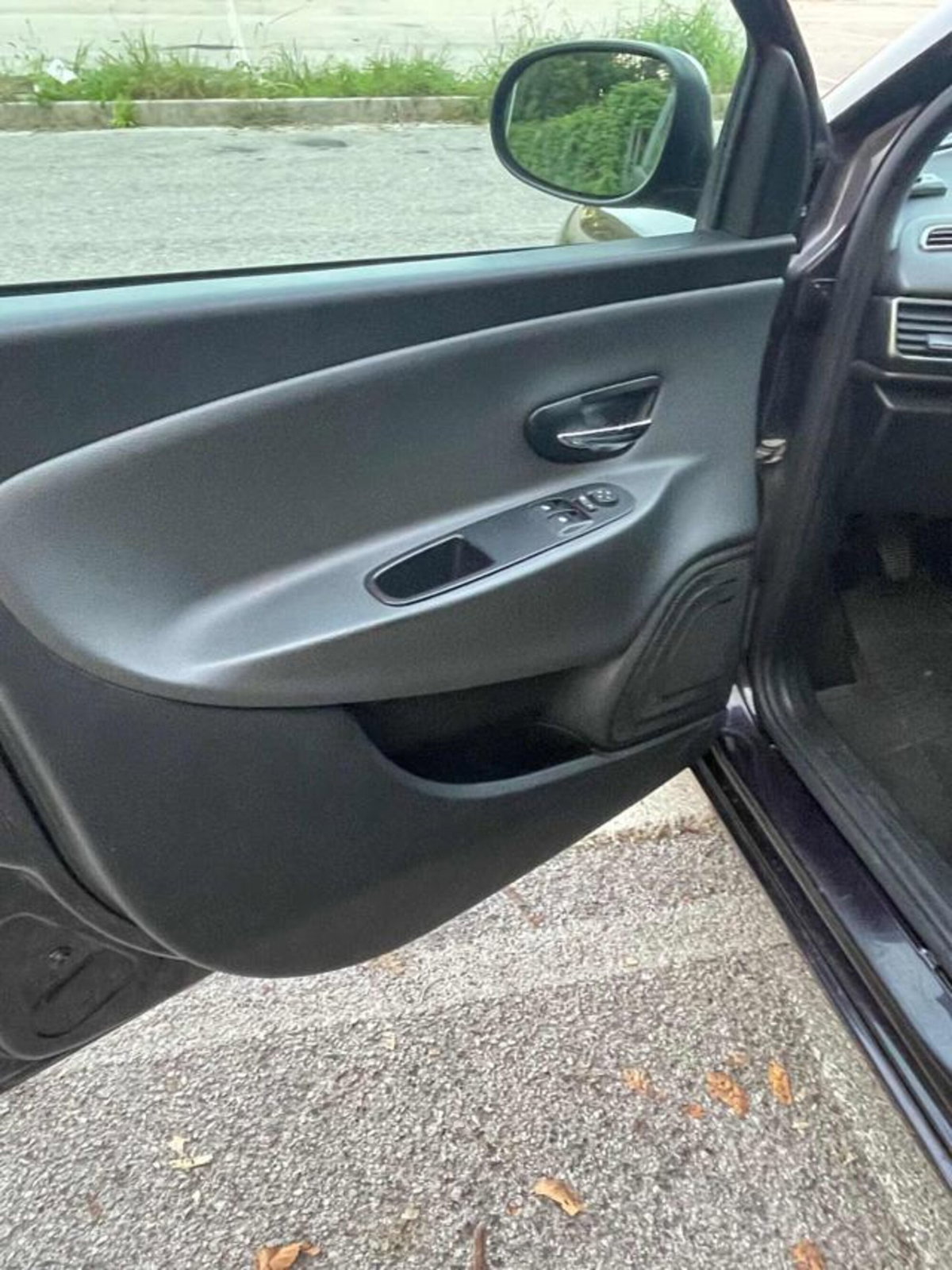Lancia Ypsilon 1.2 69 CV 5 porte Silver (9)