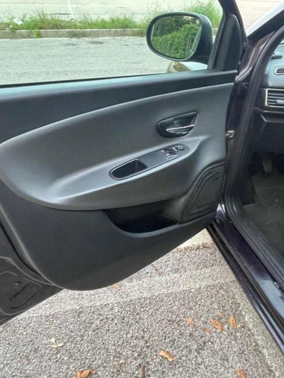 Lancia Ypsilon 1.2 69 CV 5 porte Silver (9)