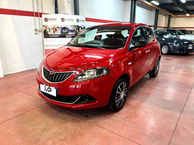 Lancia Ypsilon 1.0 FireFly 5 porte S&S Hybrid Ecochic Silver  usata