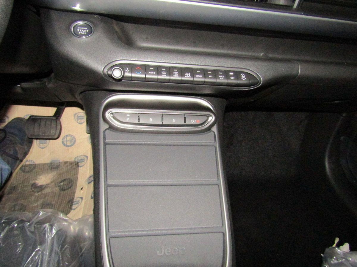 Jeep Avenger 1.2 turbo Summit fwd 100cv (10)