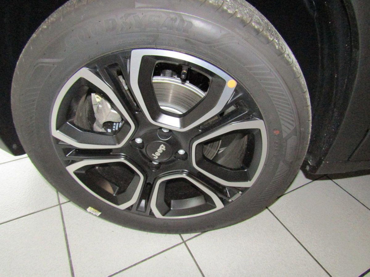 Jeep Avenger 1.2 turbo Summit fwd 100cv (6)