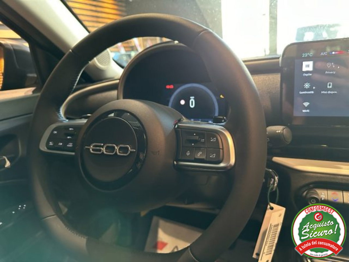 Fiat 600 1.2 hybrid 110cv auto (18)