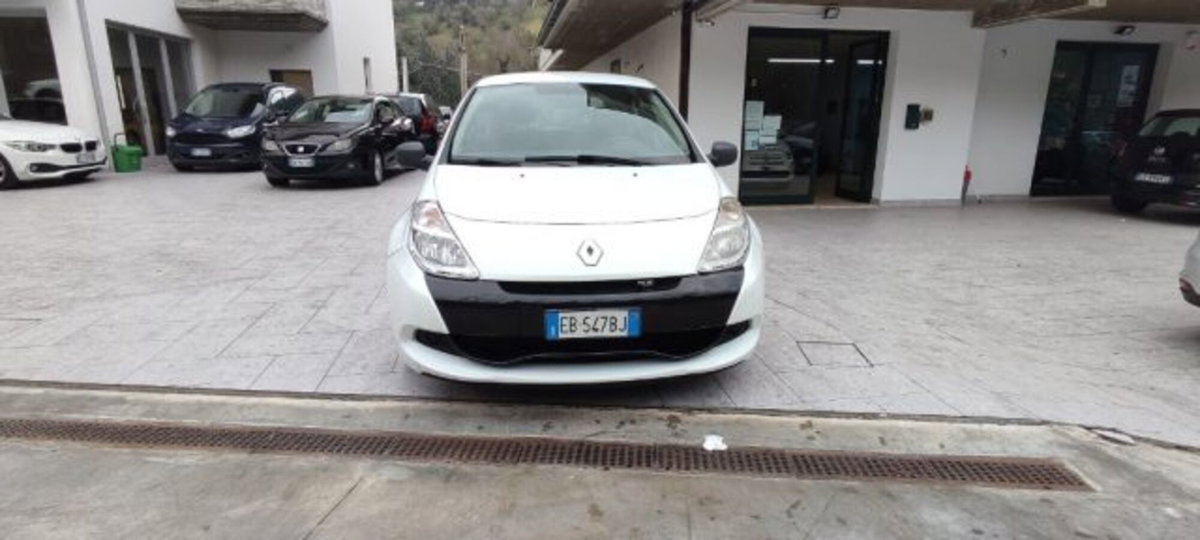 Renault Clio 2.0 16V 203CV 3 porte RS Light (3)