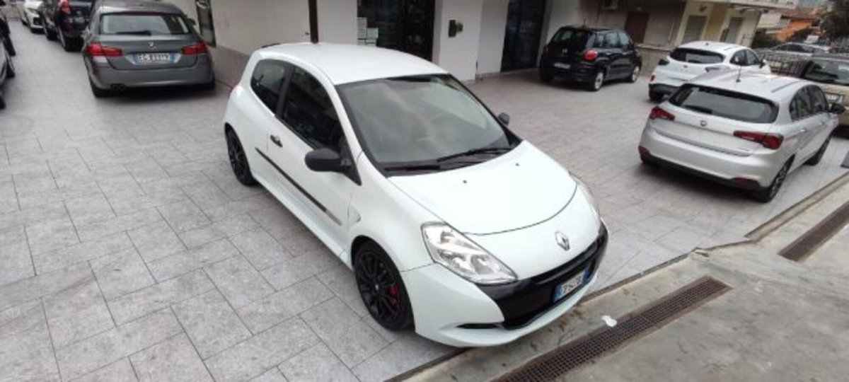 Renault Clio 2.0 16V 203CV 3 porte RS Light (2)