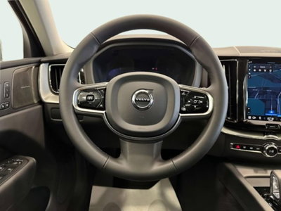 Volvo XC60 B4 (d) automatico Plus Dark N1 (9)
