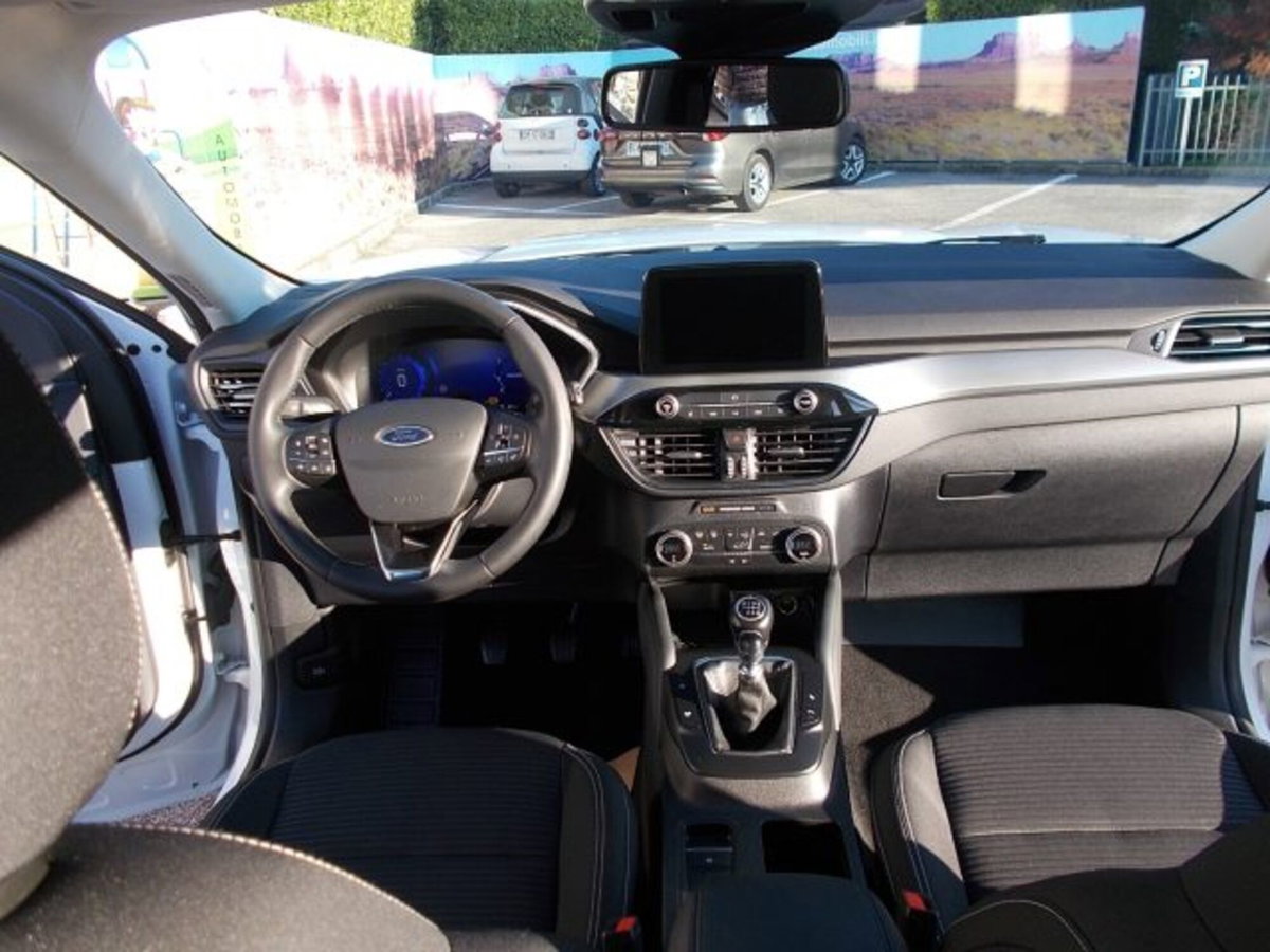 Ford Kuga 2.0 EcoBlue Hybrid 150 CV 2WD Titanium (8)