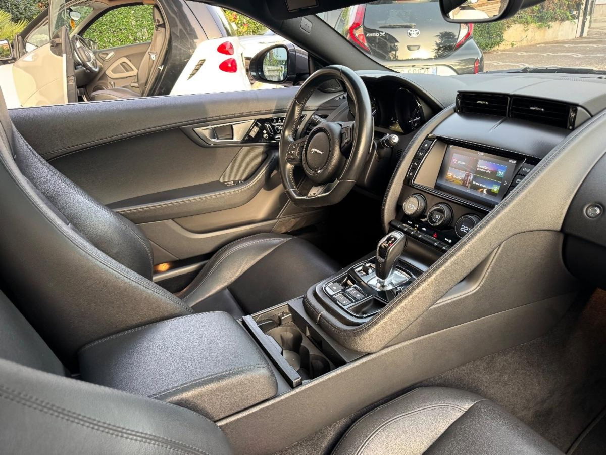 Jaguar F-Type Coupé 3.0 V6 aut. Coupé R-Dynamic (4)