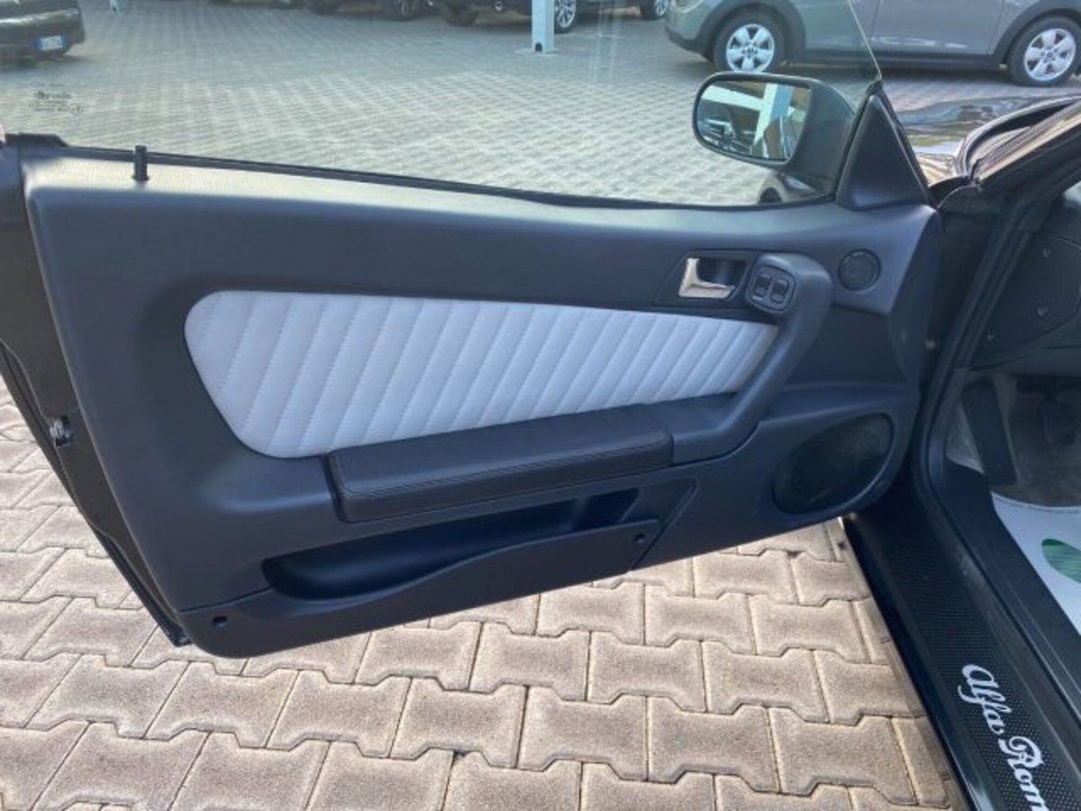 Alfa Romeo Spider 2.0i 16V Twin Spark cat L (10)