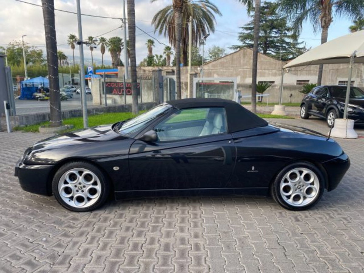 Alfa Romeo Spider 2.0i 16V Twin Spark cat L (15)