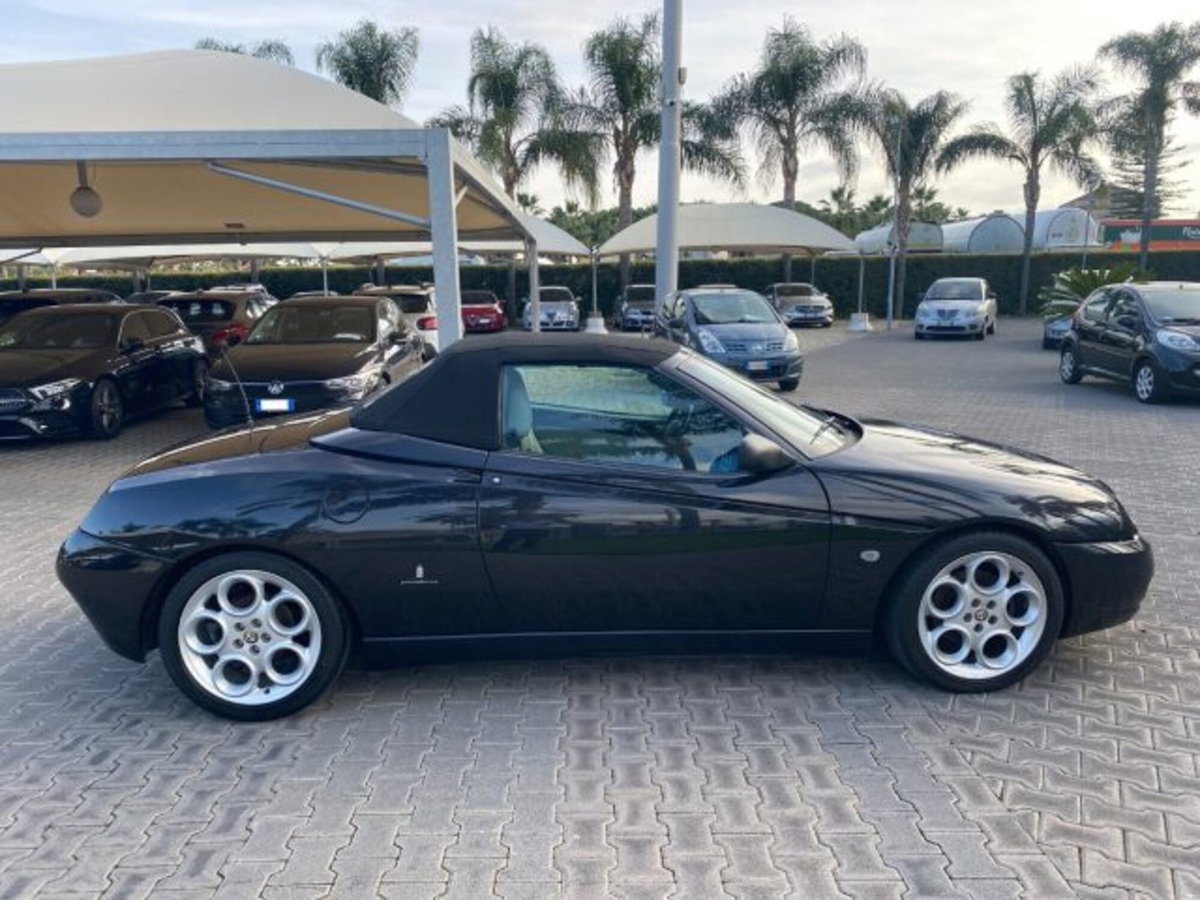 Alfa Romeo Spider 2.0i 16V Twin Spark cat L (16)