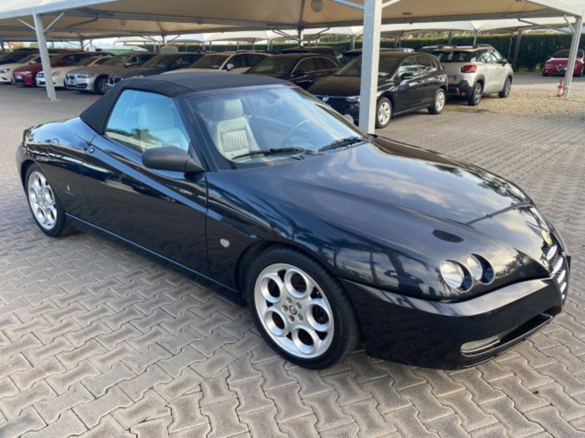 Alfa Romeo Spider 2.0i 16V Twin Spark cat L (2)