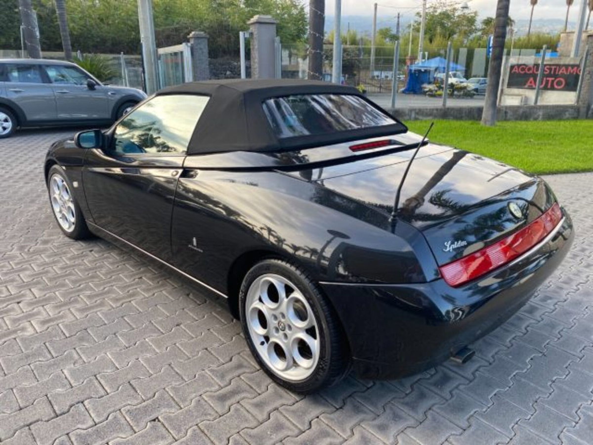 Alfa Romeo Spider 2.0i 16V Twin Spark cat L (3)