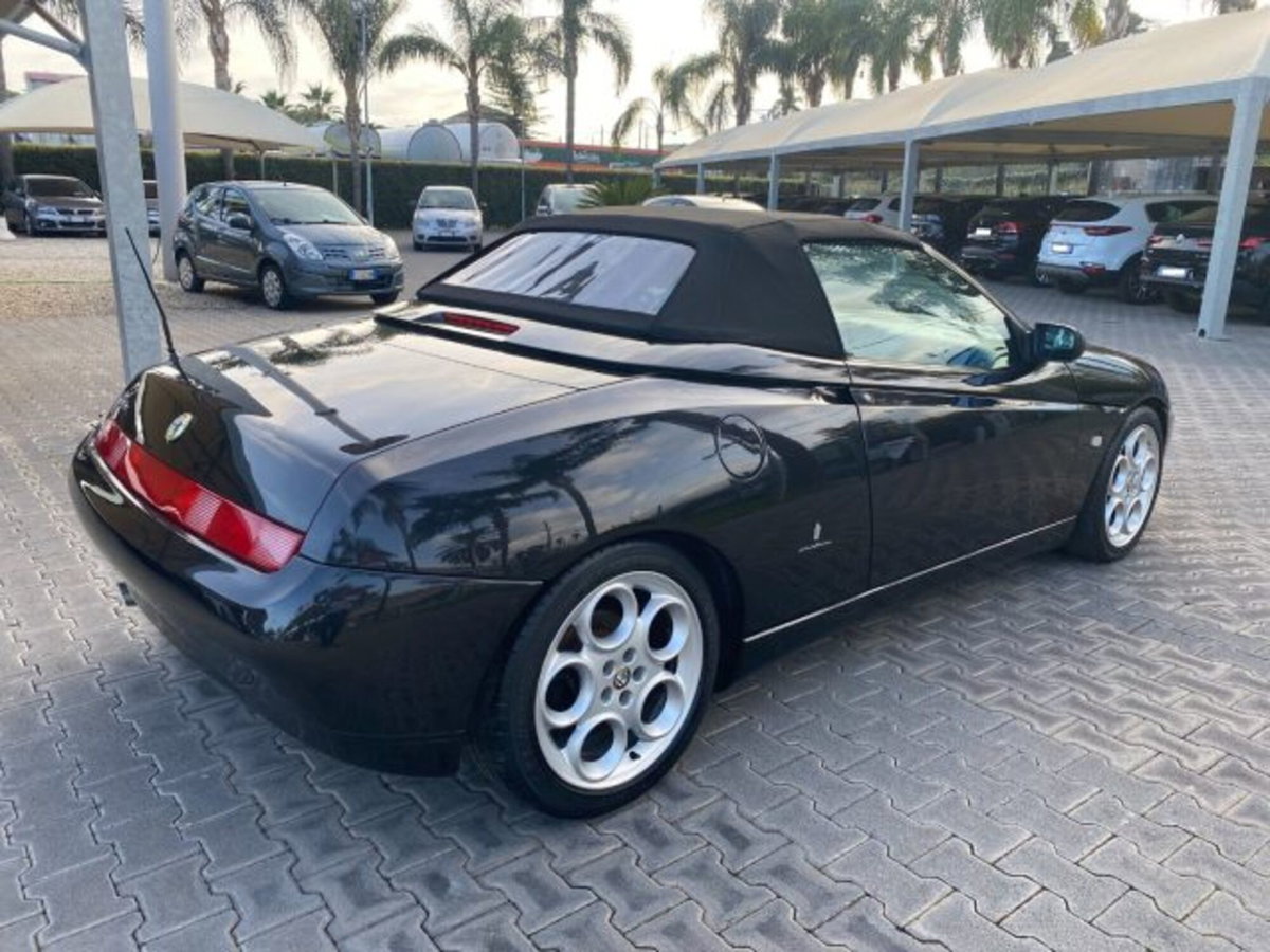 Alfa Romeo Spider 2.0i 16V Twin Spark cat L (4)