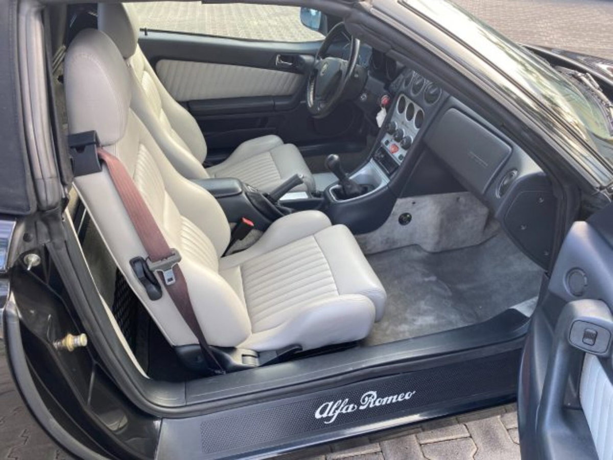 Alfa Romeo Spider 2.0i 16V Twin Spark cat L (8)