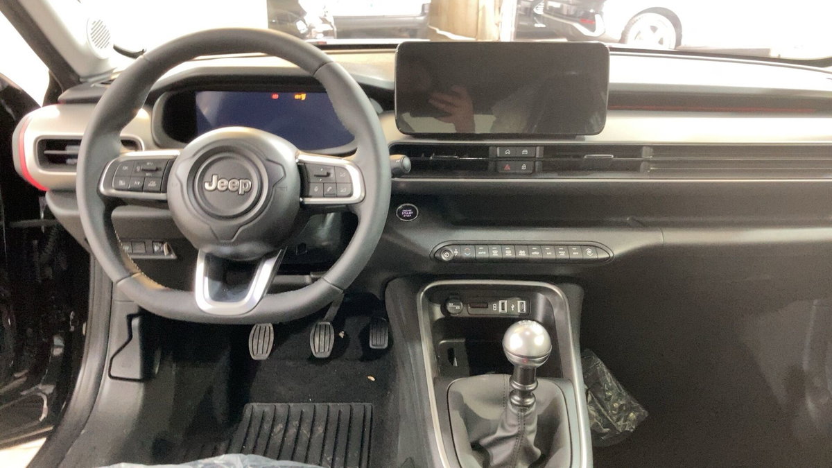 Jeep Avenger 1.2 turbo Summit fwd 100cv (6)