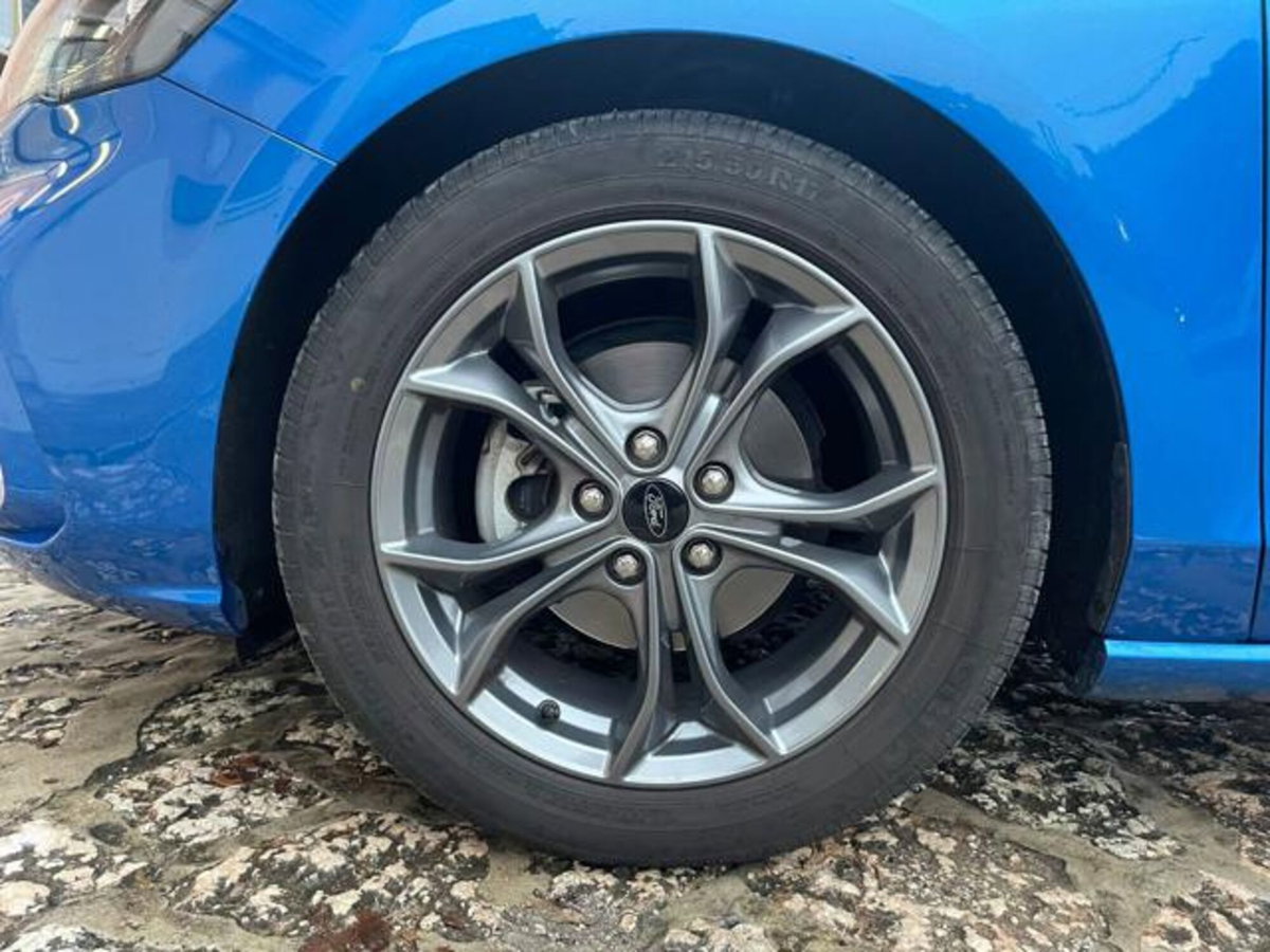 Ford Focus 1.0 EcoBoost Hybrid 125 CV Power. 5p. ST-Line Style (11)