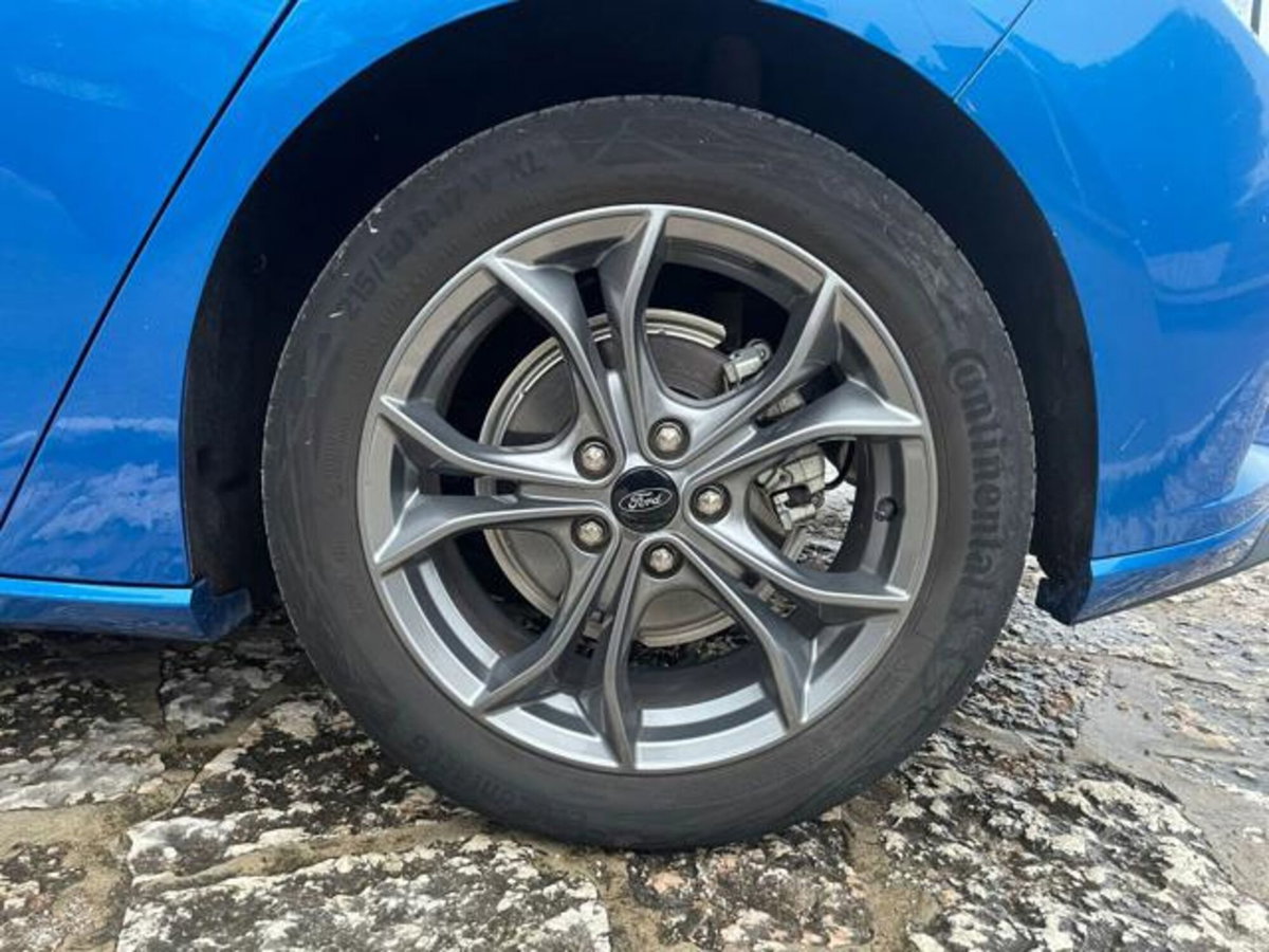 Ford Focus 1.0 EcoBoost Hybrid 125 CV Power. 5p. ST-Line Style (10)