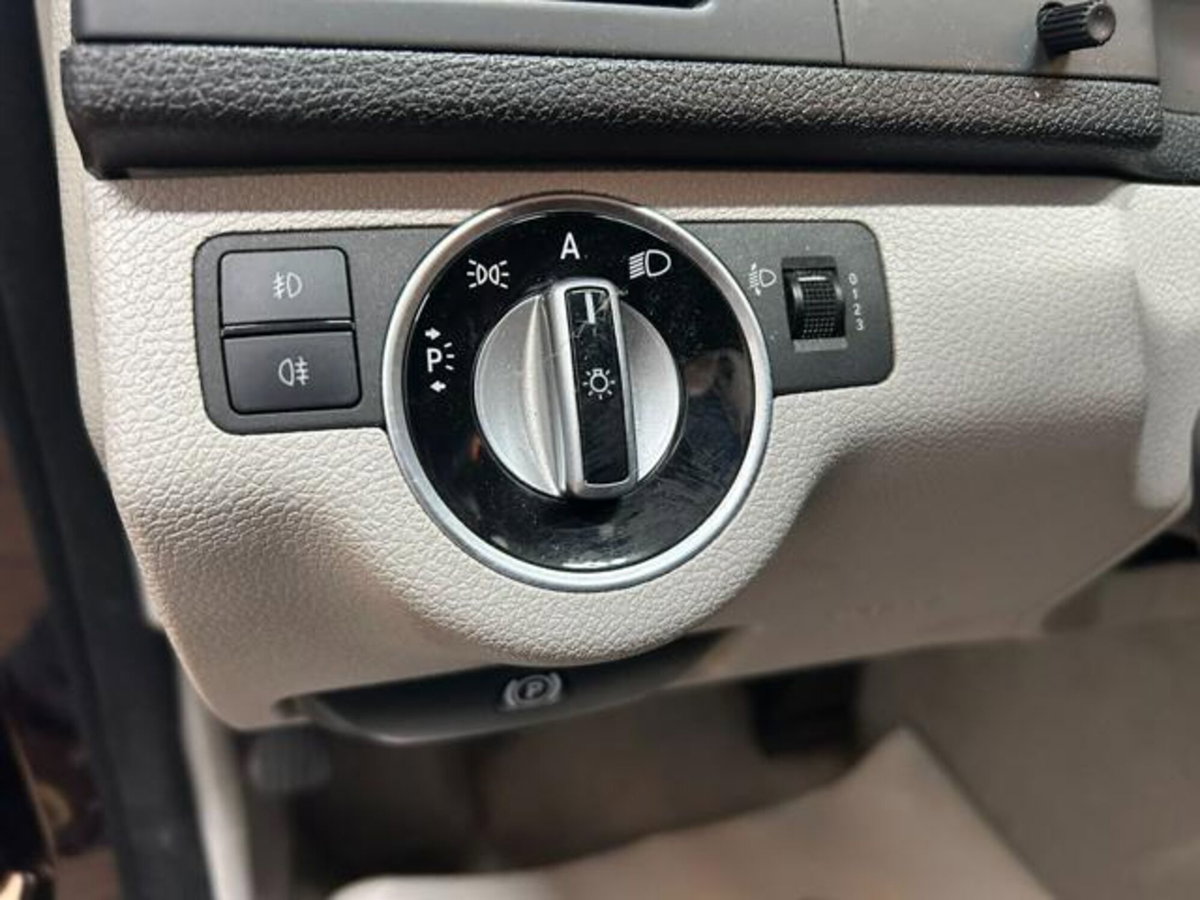 Mercedes-Benz Classe C 220 CDI BlueEFFICIENCY Executive (15)