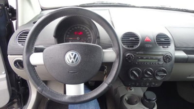Volkswagen New Beetle Cabrio TDI 105CV (10)
