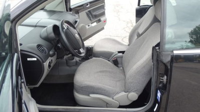 Volkswagen New Beetle Cabrio TDI 105CV (13)