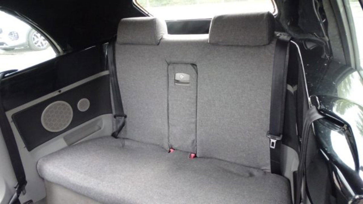Volkswagen New Beetle Cabrio TDI 105CV (14)
