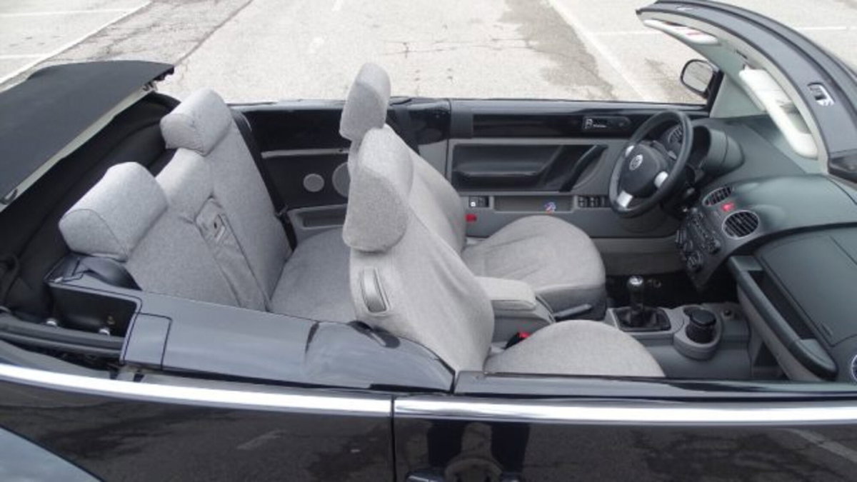 Volkswagen New Beetle Cabrio TDI 105CV (19)