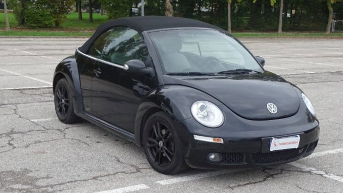 Volkswagen New Beetle Cabrio TDI 105CV (2)