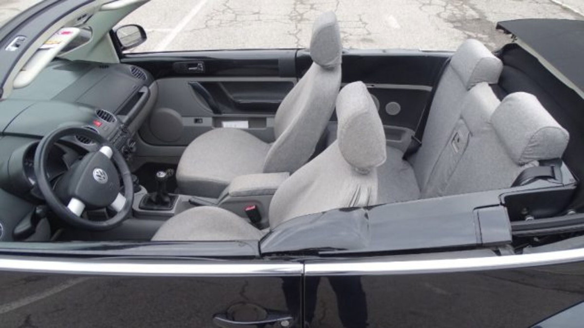 Volkswagen New Beetle Cabrio TDI 105CV (20)