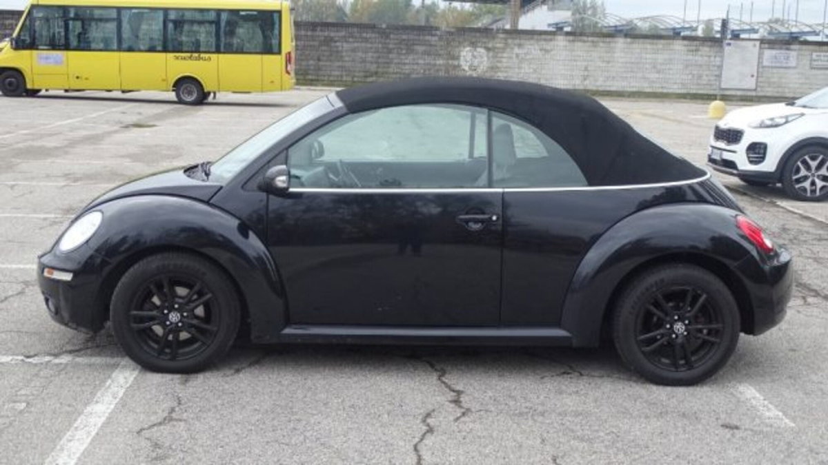 Volkswagen New Beetle Cabrio TDI 105CV (4)