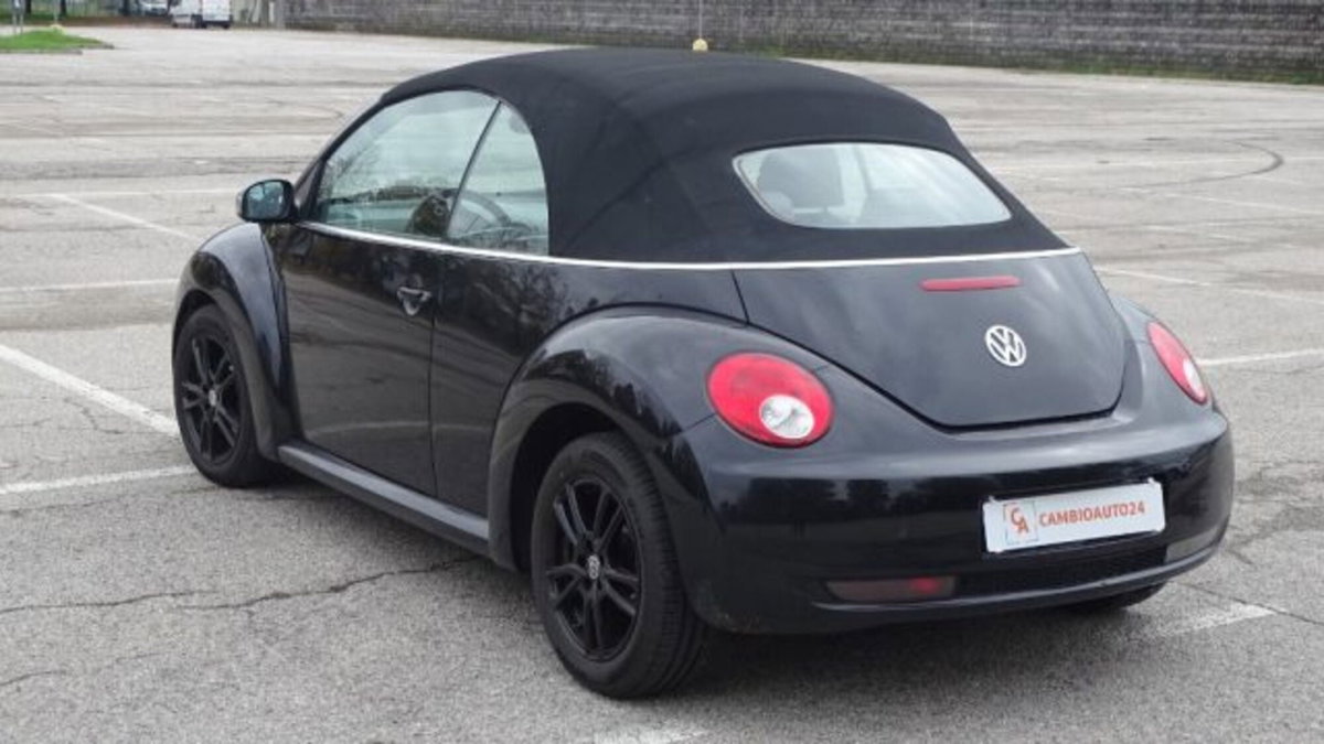 Volkswagen New Beetle Cabrio TDI 105CV (5)