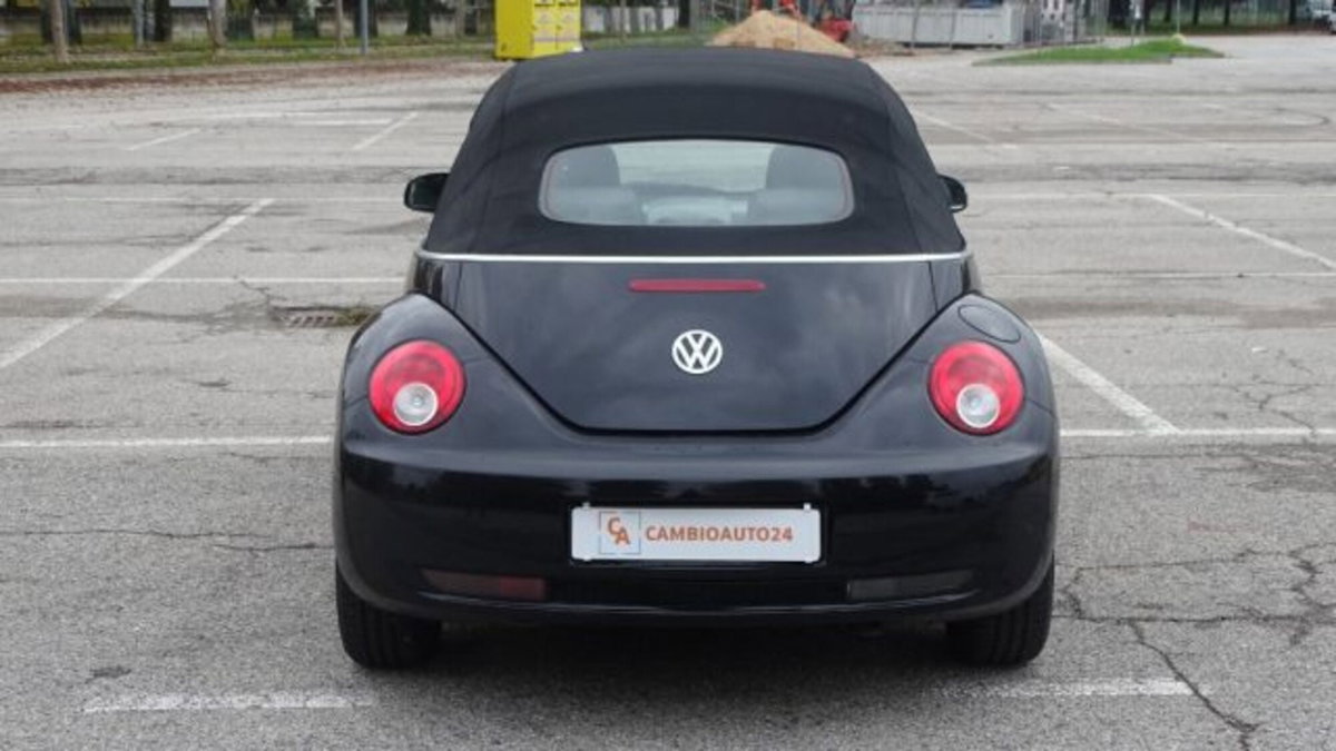 Volkswagen New Beetle Cabrio TDI 105CV (6)