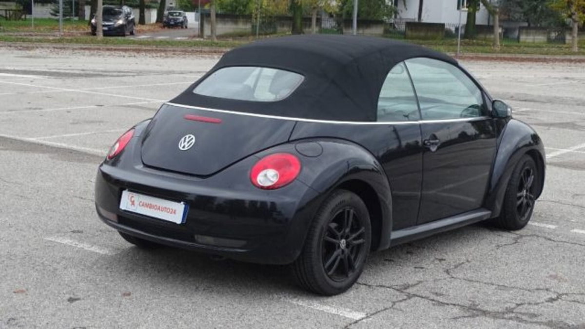 Volkswagen New Beetle Cabrio TDI 105CV (7)