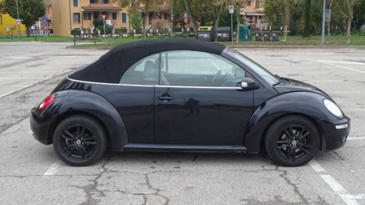 Volkswagen New Beetle Cabrio TDI 105CV (8)