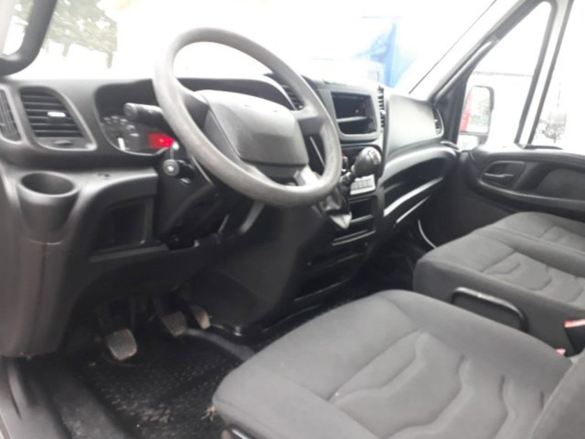 Iveco Daily Telaio 35C13 2.3 HPT PLM-RG Cabinato (7)