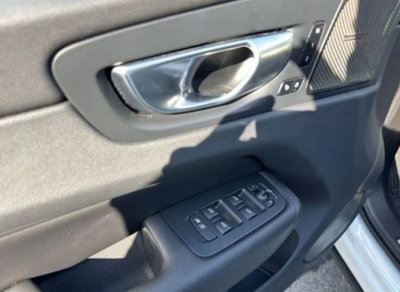 Volvo XC60 B4 (d) AWD automatico Plus Dark (16)