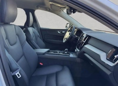 Volvo XC60 B4 (d) AWD automatico Plus Dark (19)