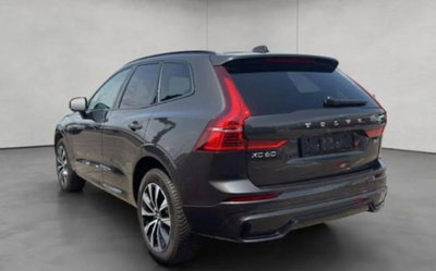Volvo XC60 B4 (d) AWD automatico Plus Dark (4)