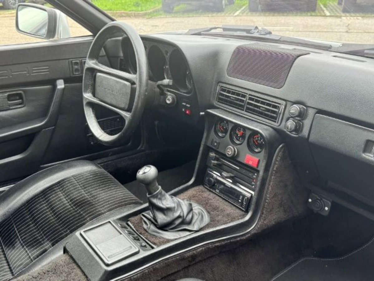 Porsche 924 Coupé 2.0 Turbo (12)