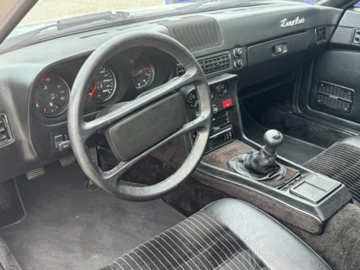 Porsche 924 Coupé 2.0 Turbo (9)