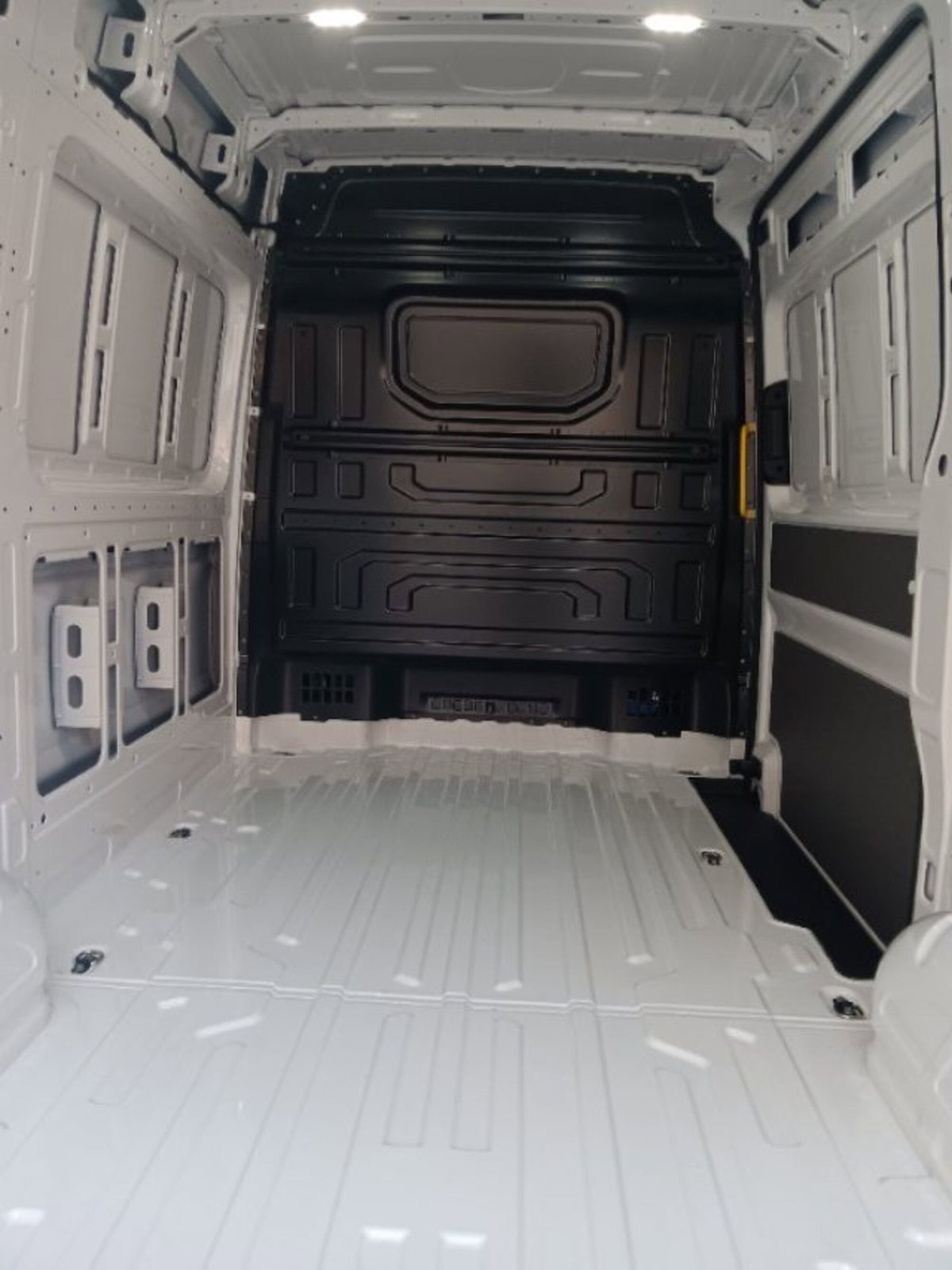 Volkswagen Veicoli Commerciali Crafter Furgone 30 2.0 TDI 140CV PM-TA Furgone Logistic (5)