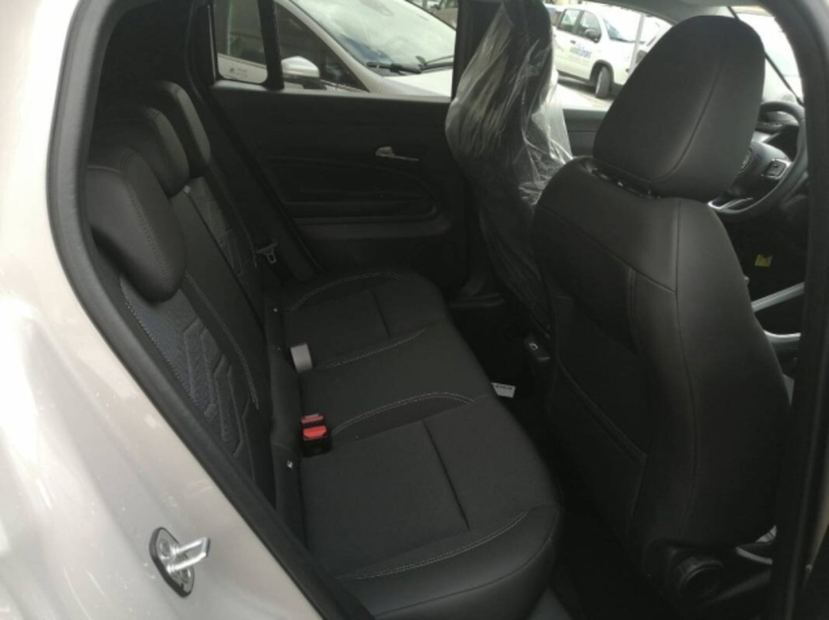 Jeep Avenger 1.2 turbo e-hybrid mhev Summit fwd 110cv edct6 (11)