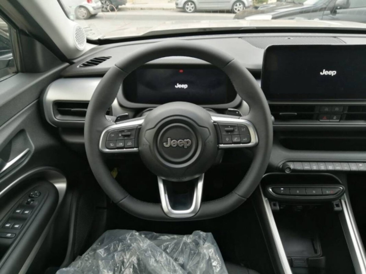 Jeep Avenger 1.2 turbo e-hybrid mhev Summit fwd 110cv edct6 (12)