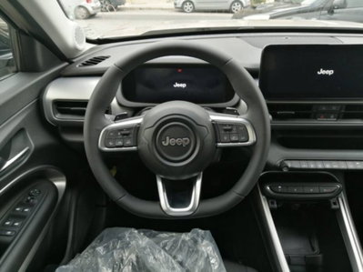 Jeep Avenger 1.2 turbo e-hybrid mhev Summit fwd 110cv edct6 (12)