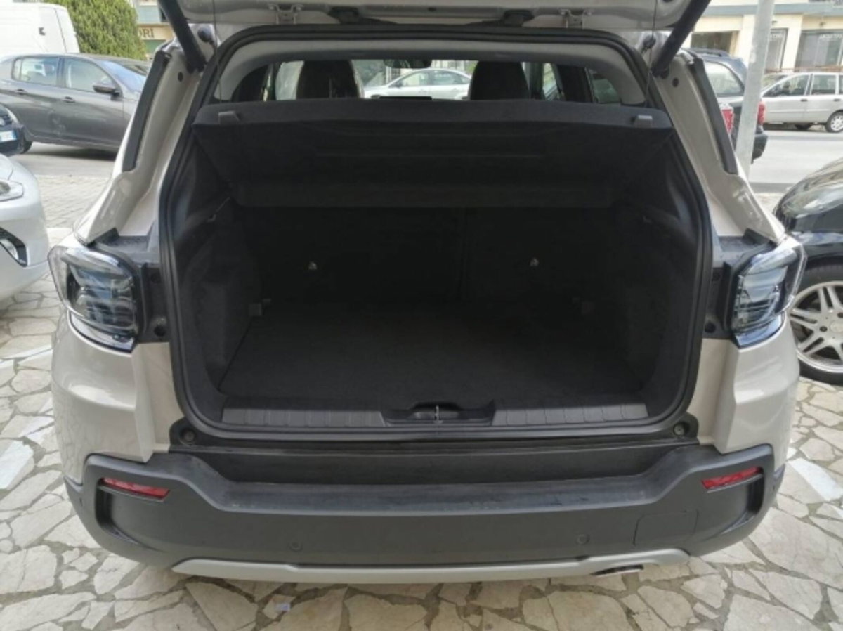 Jeep Avenger 1.2 turbo e-hybrid mhev Summit fwd 110cv edct6 (13)