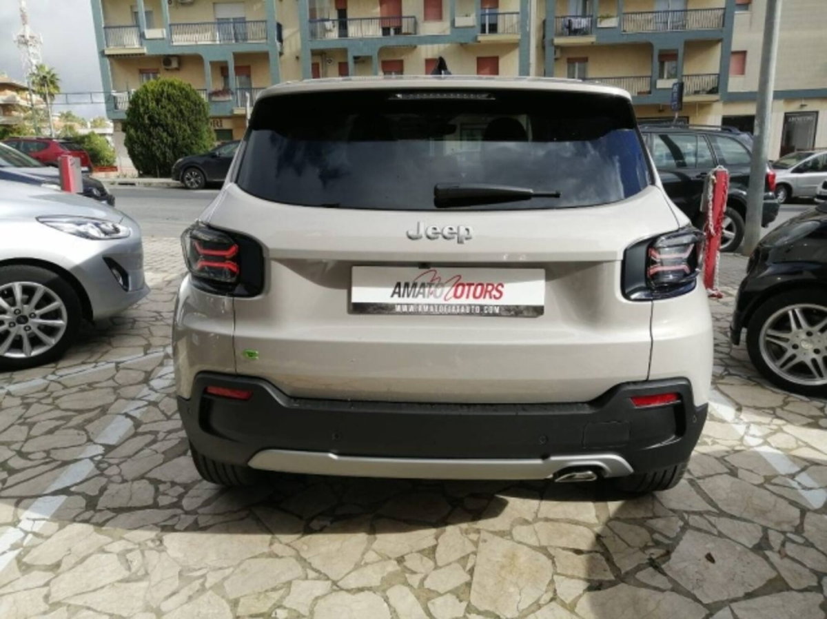 Jeep Avenger 1.2 turbo e-hybrid mhev Summit fwd 110cv edct6 (5)