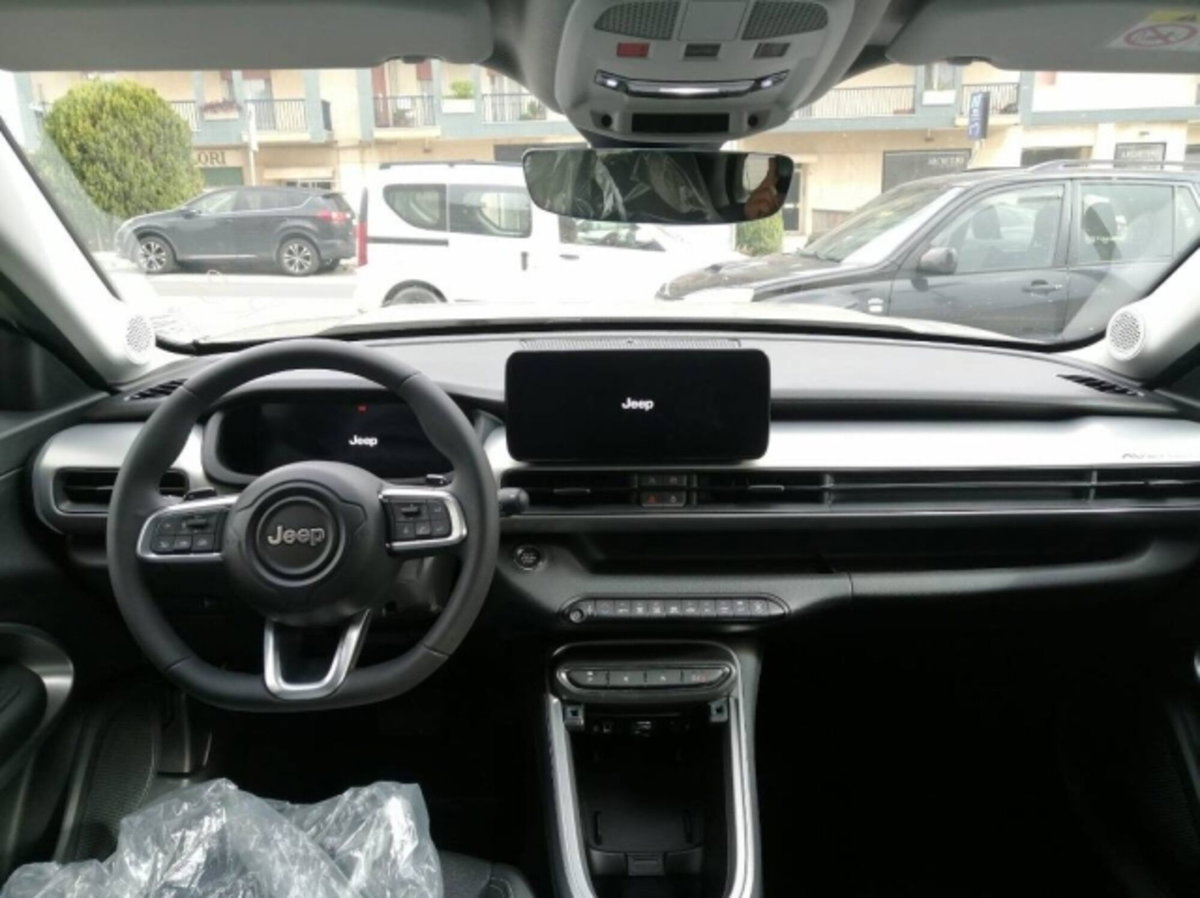 Jeep Avenger 1.2 turbo e-hybrid mhev Summit fwd 110cv edct6 (7)