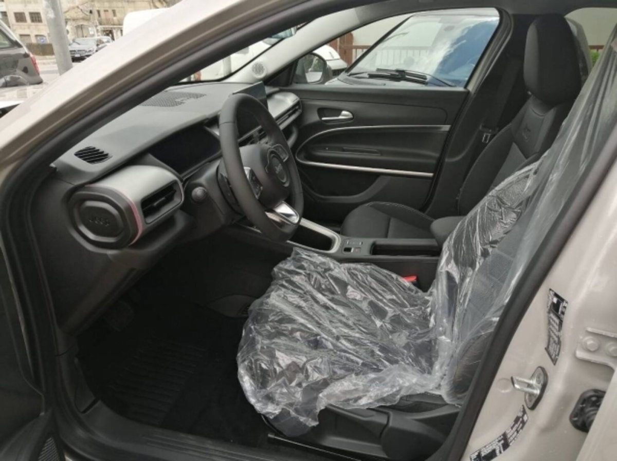 Jeep Avenger 1.2 turbo e-hybrid mhev Summit fwd 110cv edct6 (8)