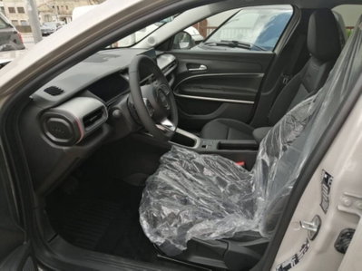Jeep Avenger 1.2 turbo e-hybrid mhev Summit fwd 110cv edct6 (8)