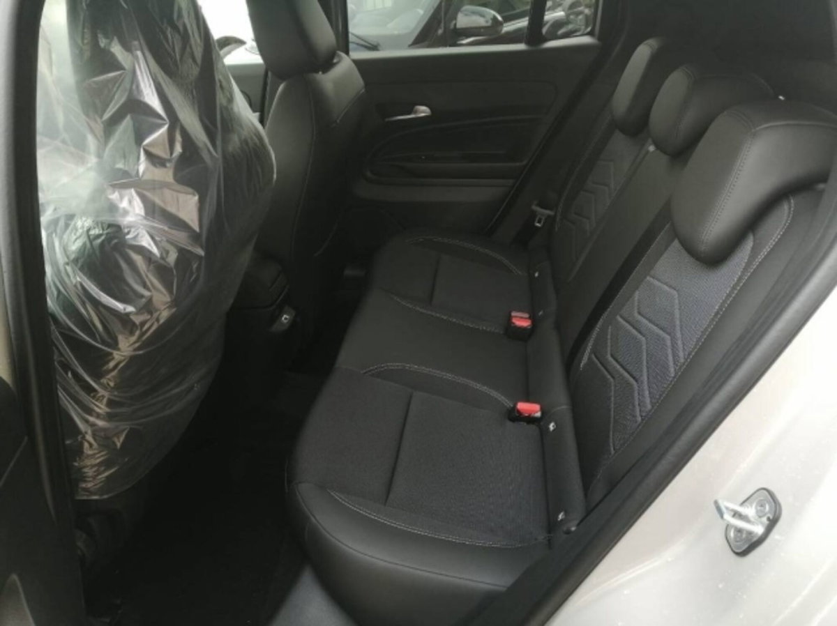 Jeep Avenger 1.2 turbo e-hybrid mhev Summit fwd 110cv edct6 (9)