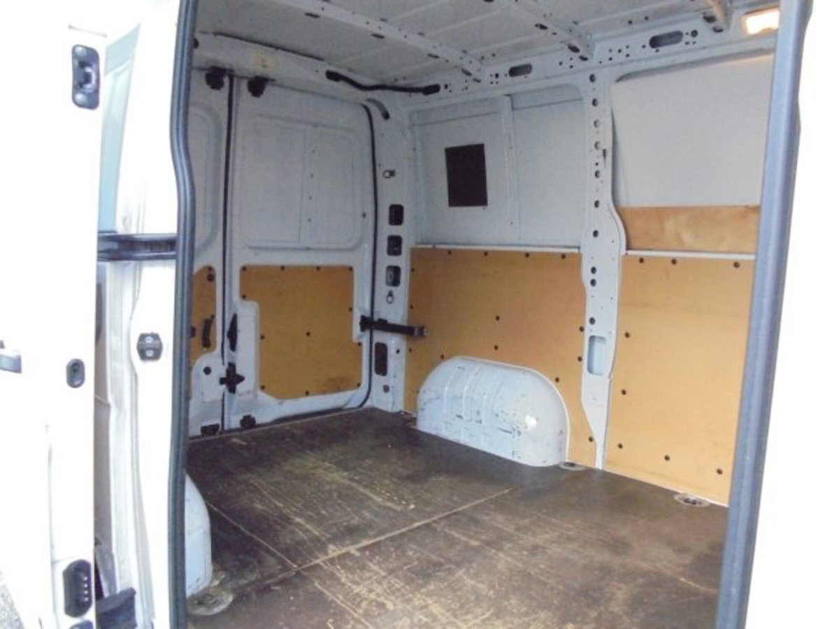Opel Movano Furgone 35 2.3 CDTI 110CV PC-TM FWD Furgone (13)